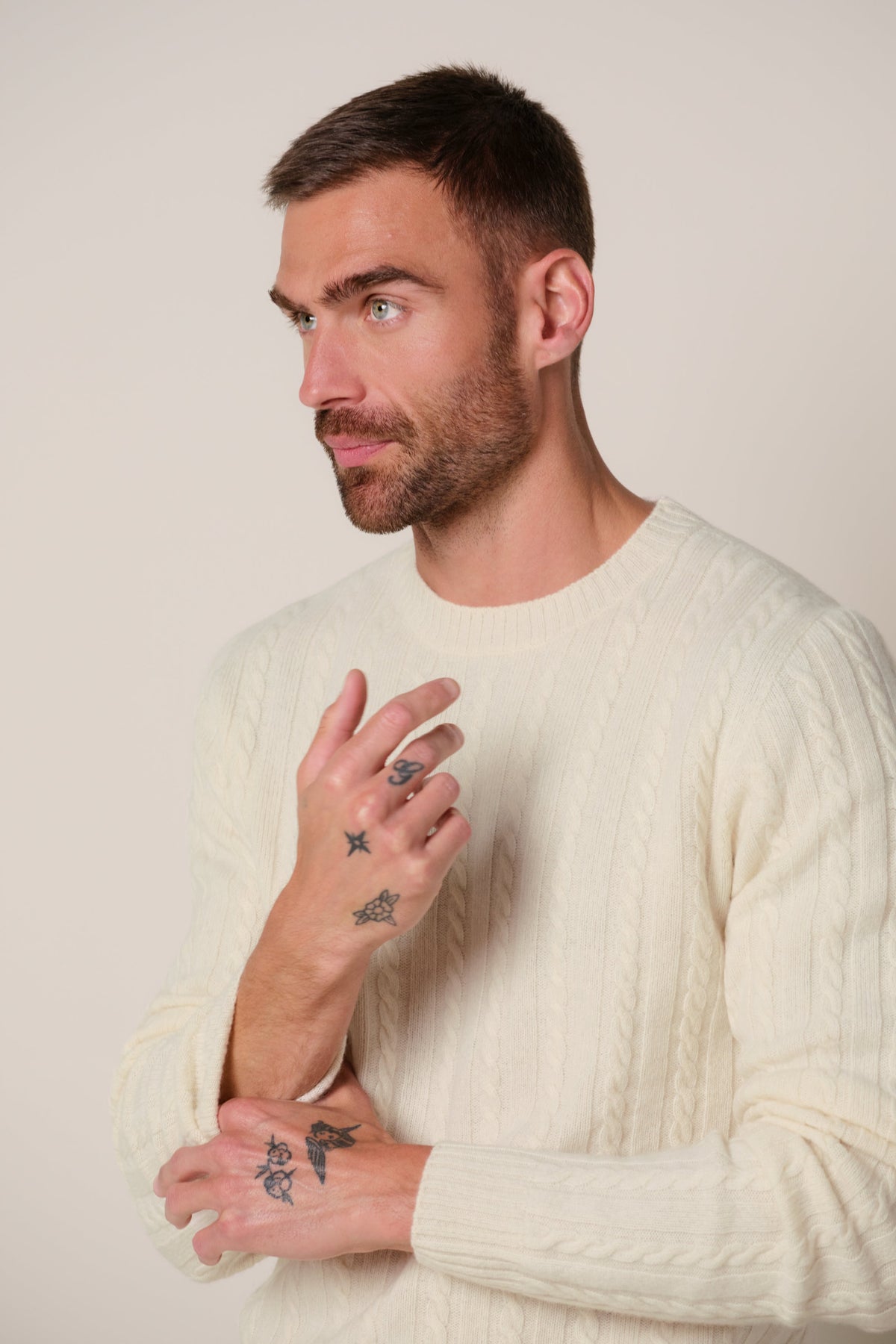 Raw white wollen cashmere kabel crewneck