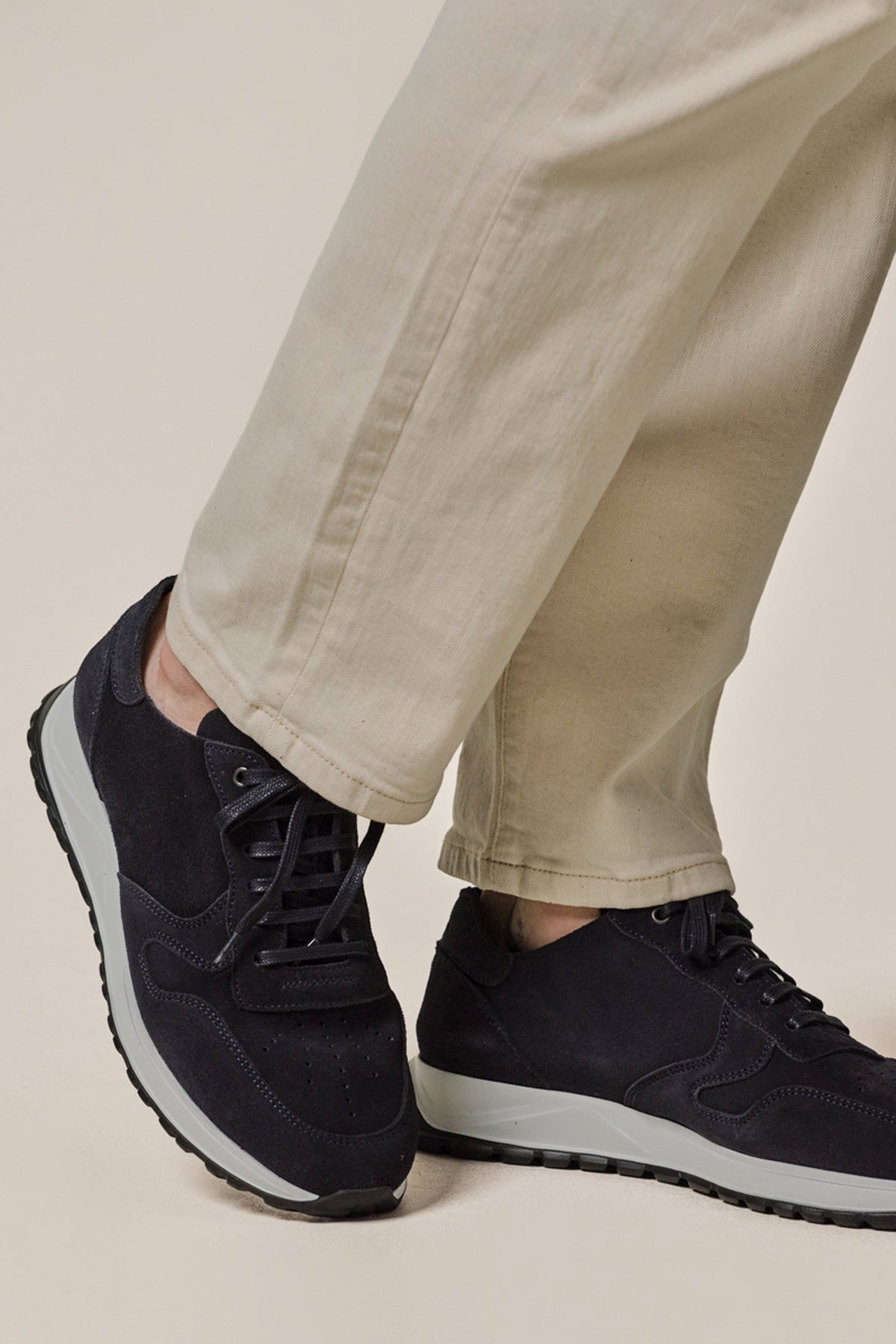 Navy suède runner