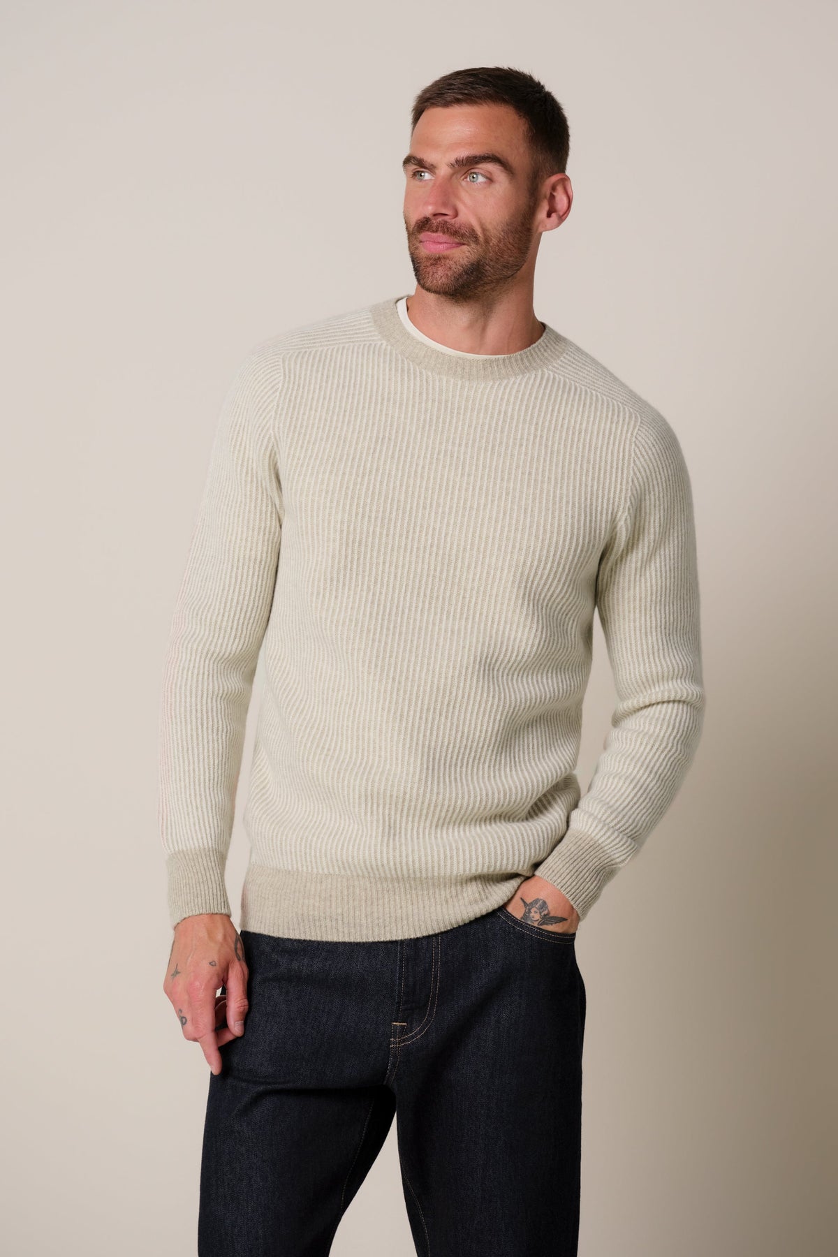 Raw white wollen cashmere crewneck