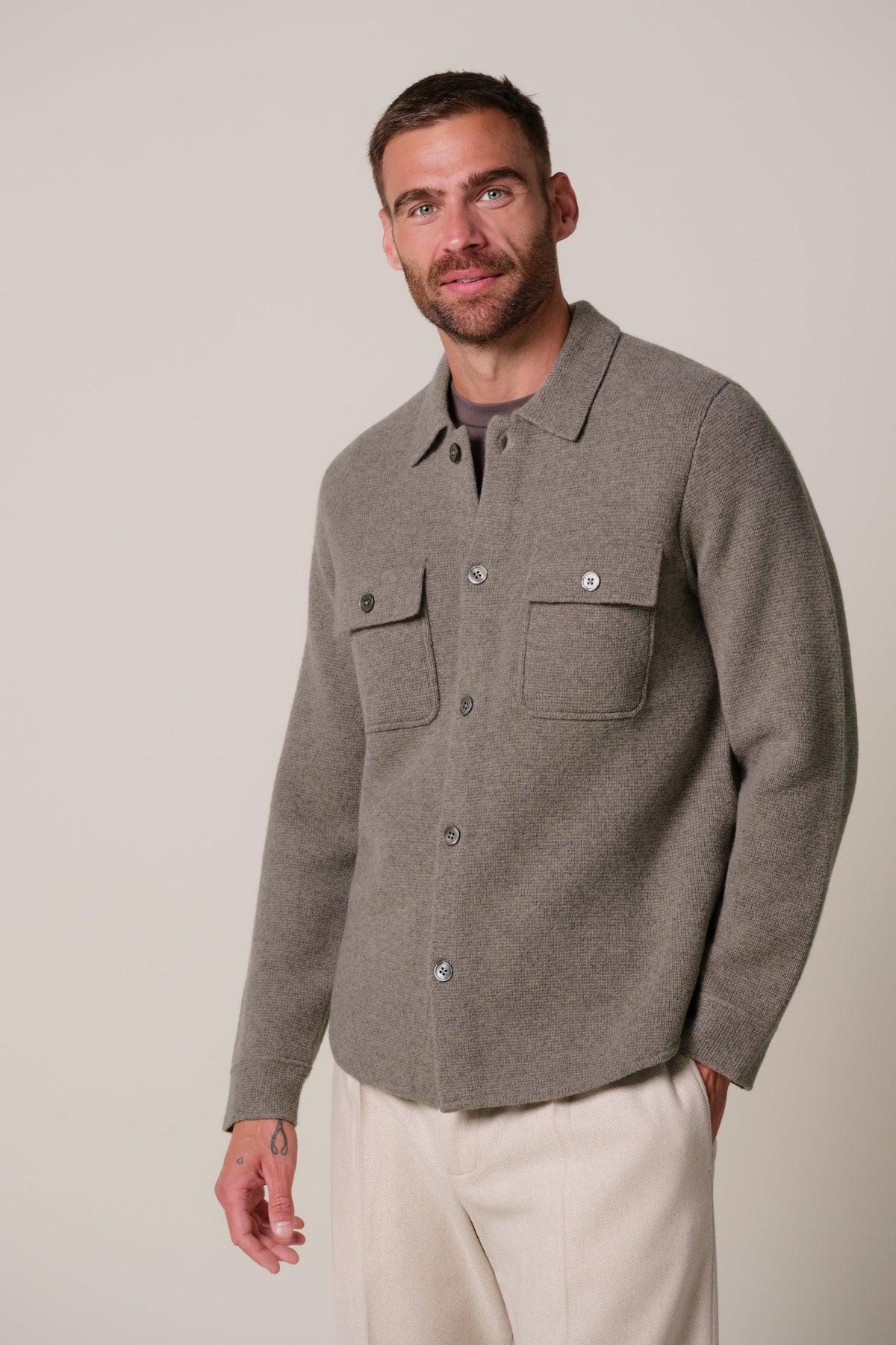Taupe merino wollen overshirt