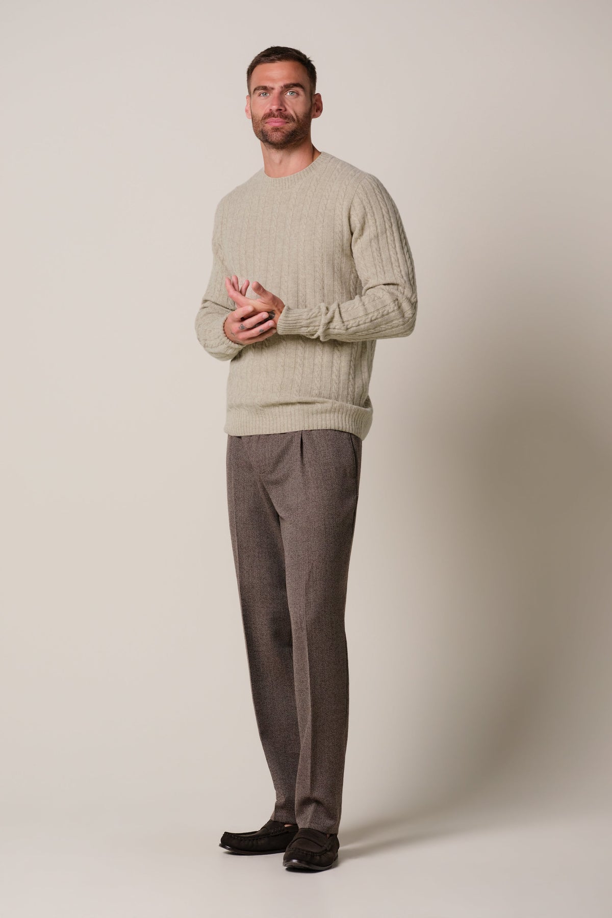 Beige wollen cashmere kabel crewneck