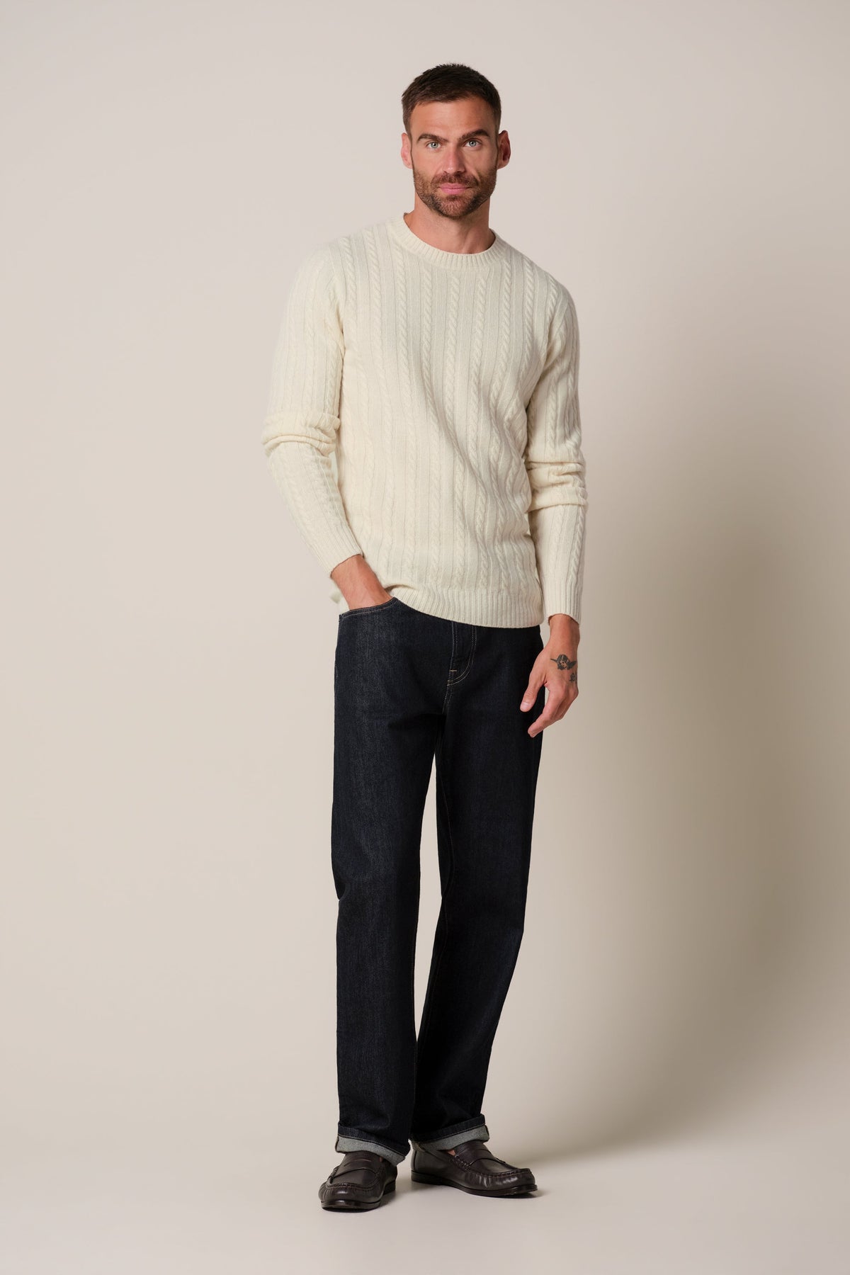 Raw white wollen cashmere kabel crewneck