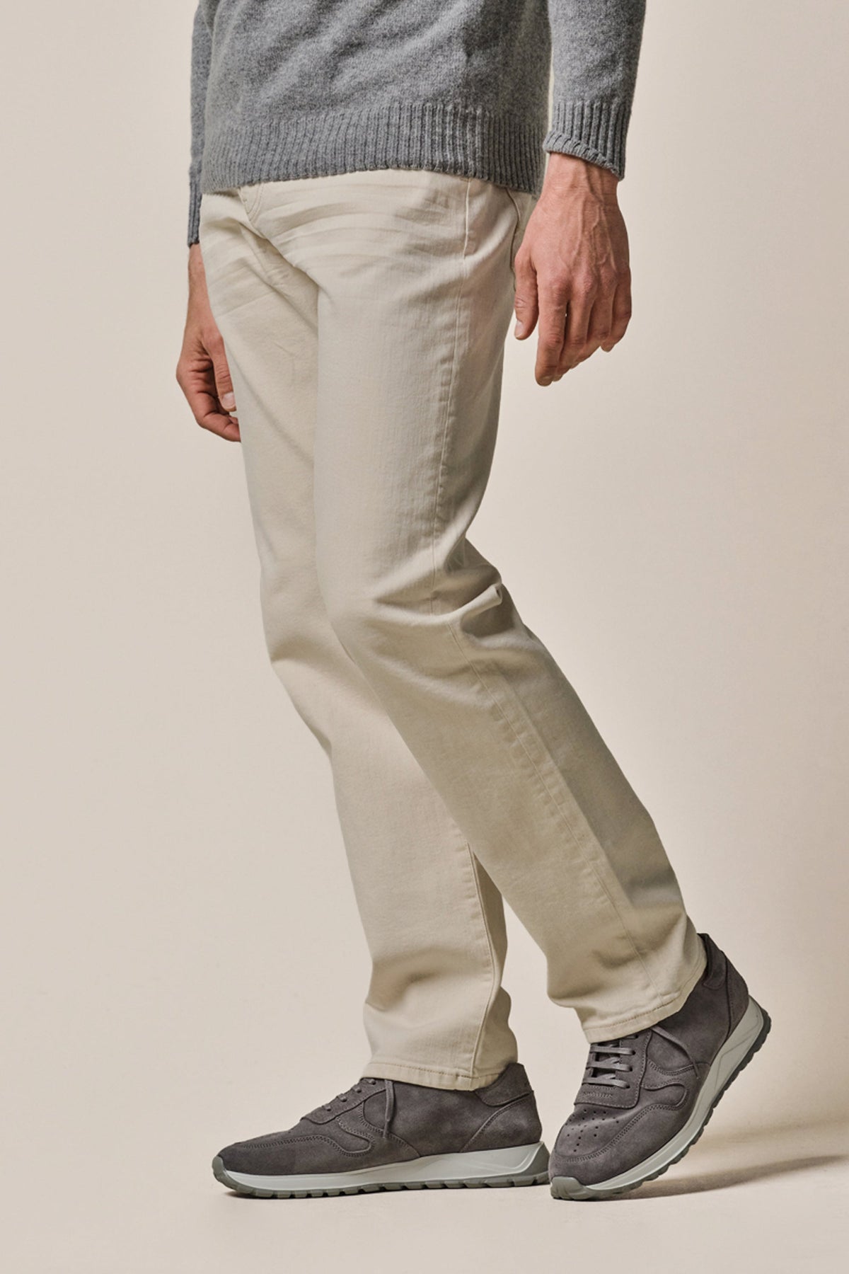 Grijze suède runner