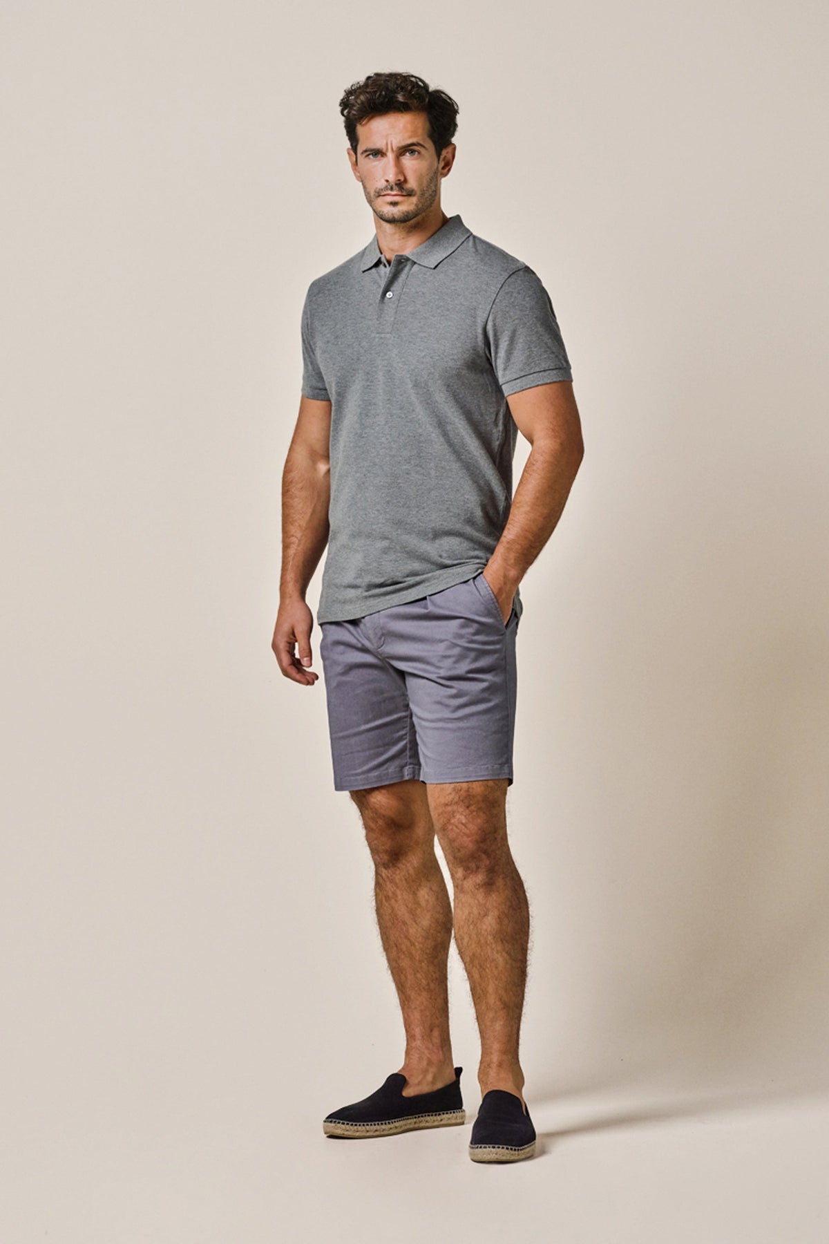 Donkergrijze basic piqué polo