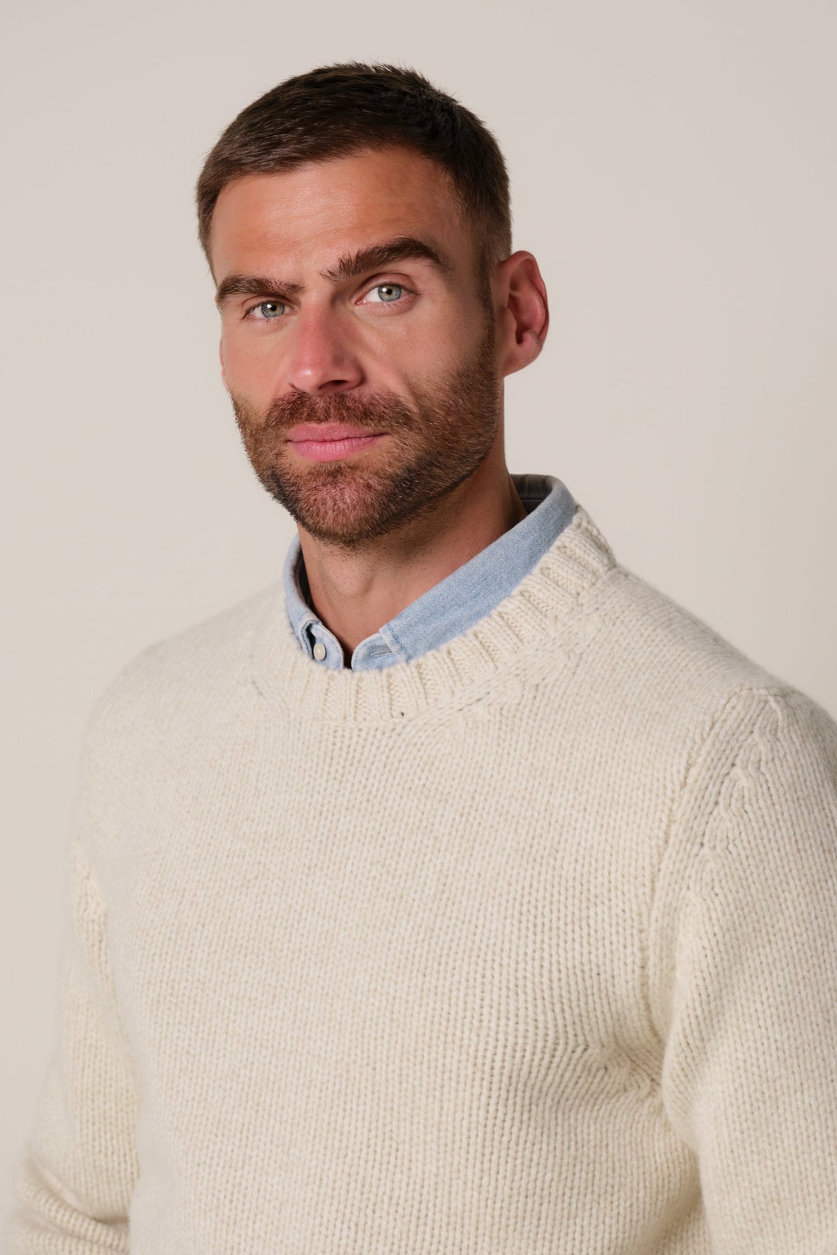Raw white wollen crewneck