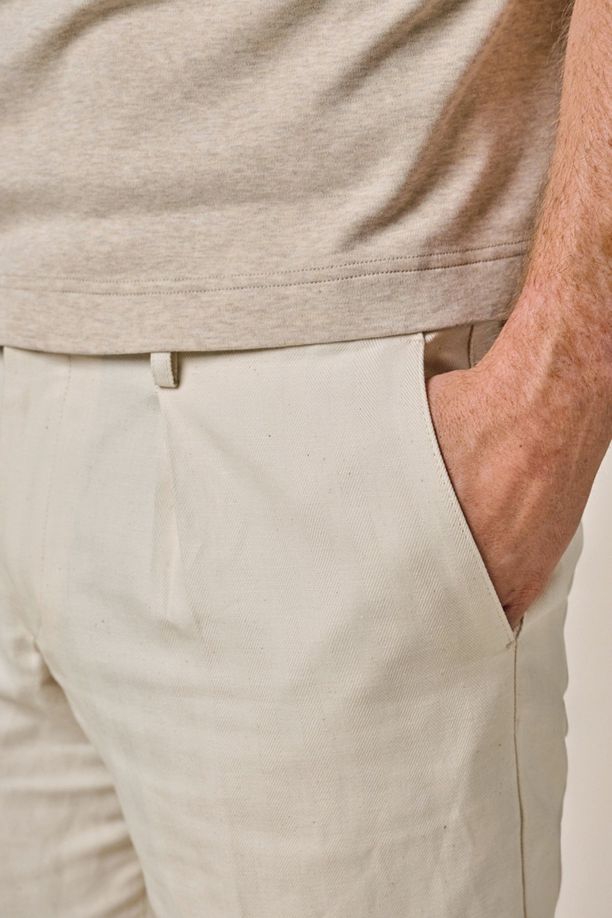 Off-white visgraat chino