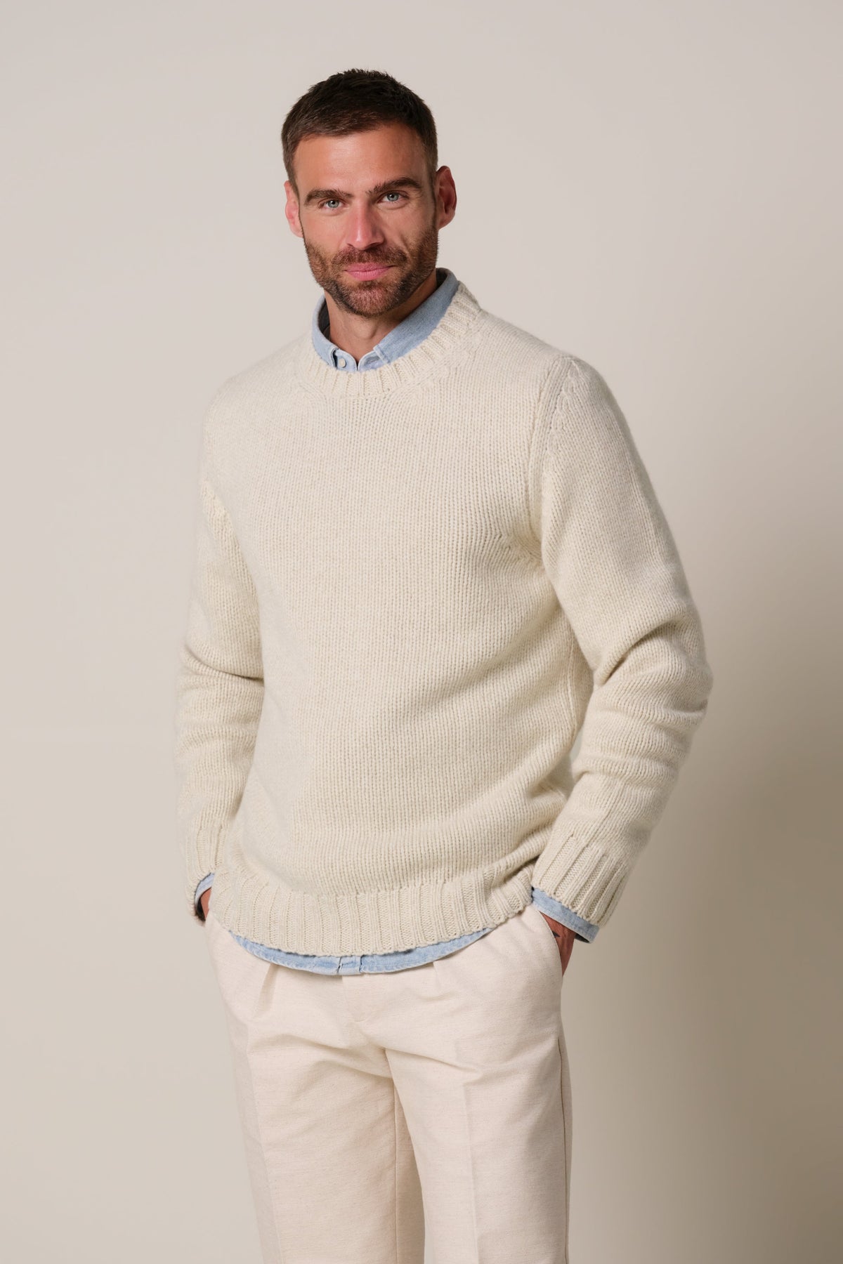 Raw white wollen crewneck
