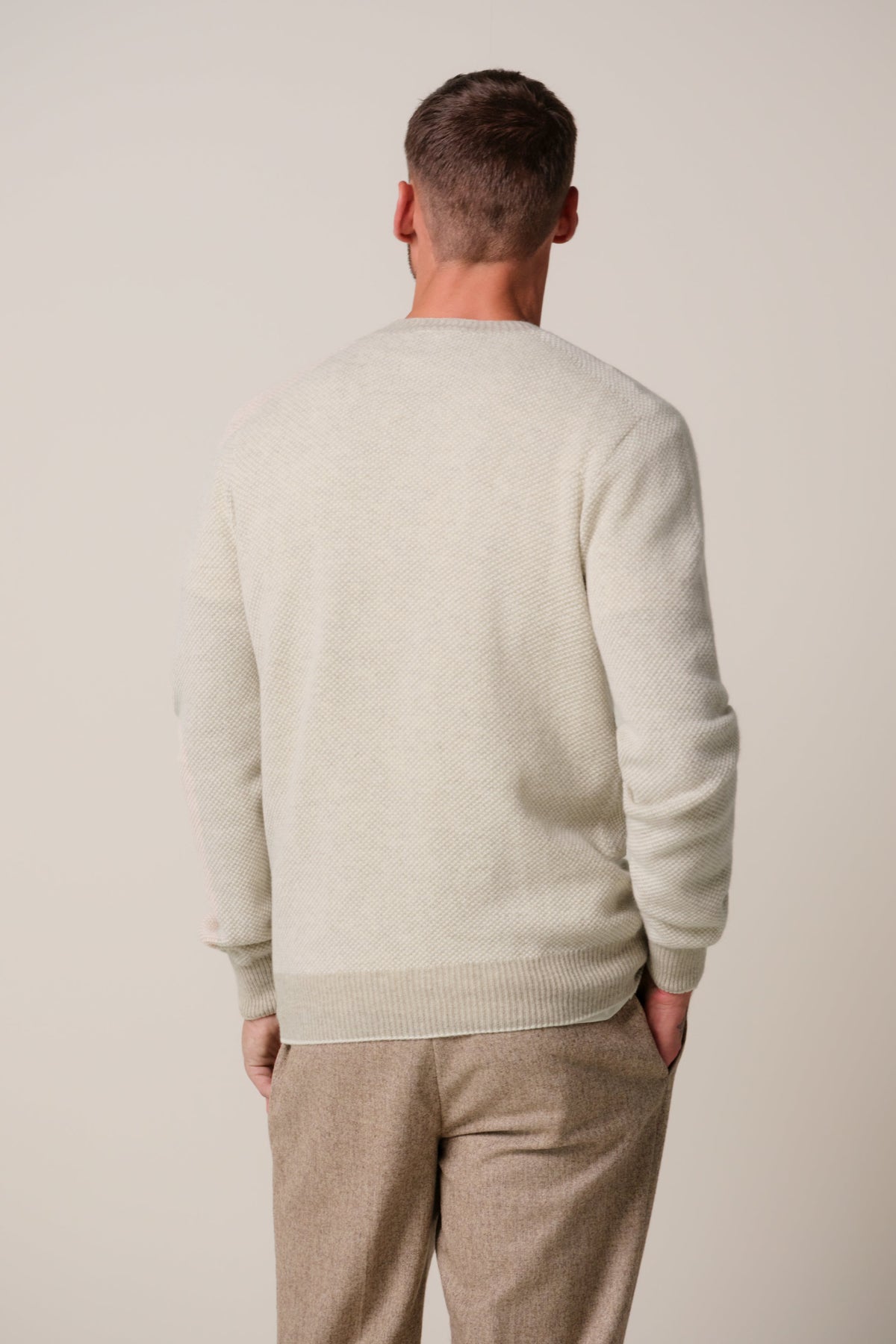 Raw white wollen cashmere crewneck
