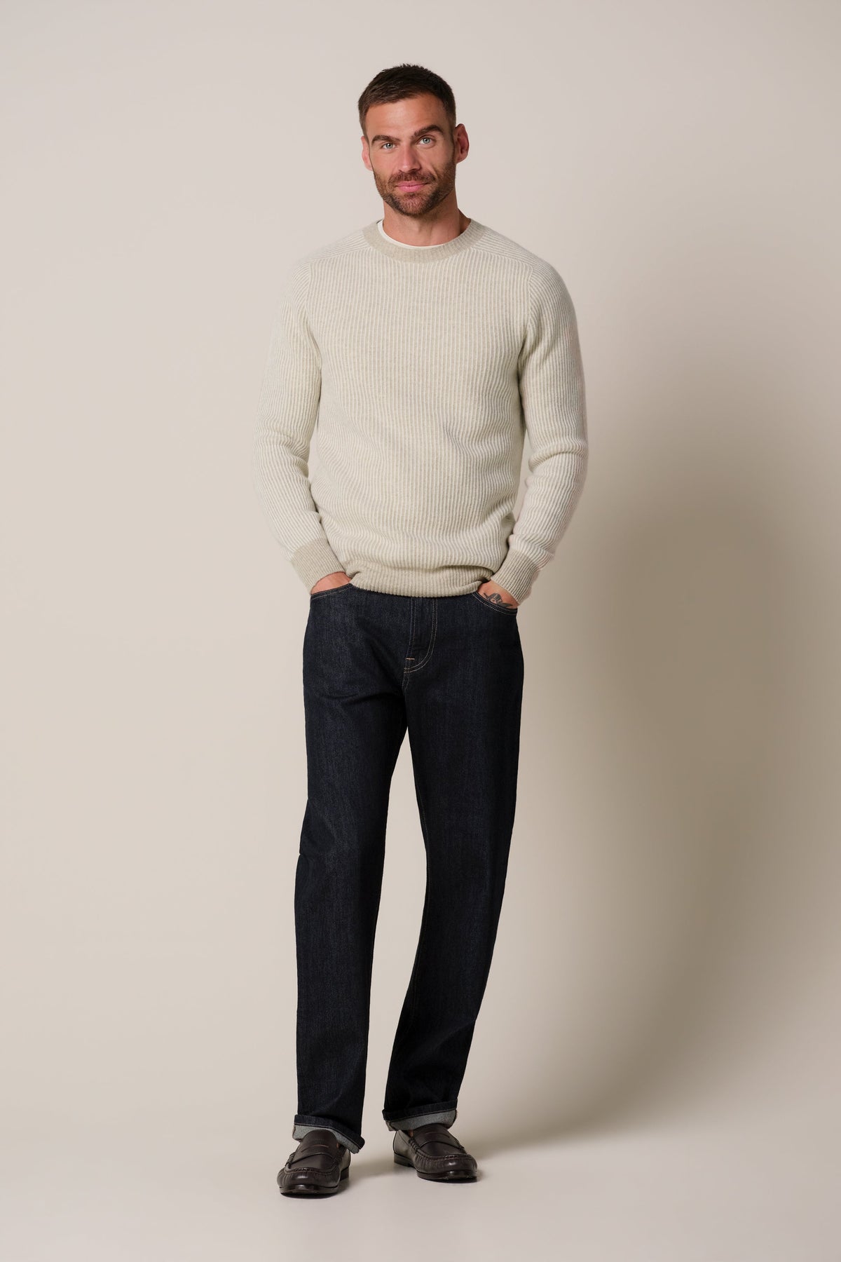Raw white wollen cashmere crewneck