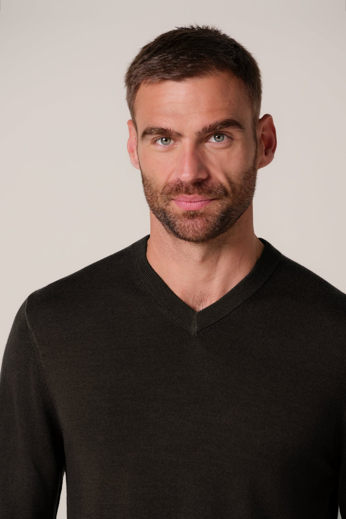 Bruine Garment Dye merino V-neck
