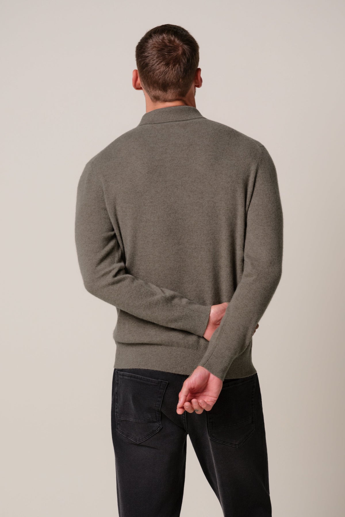 Donkerbeige cashmere polo