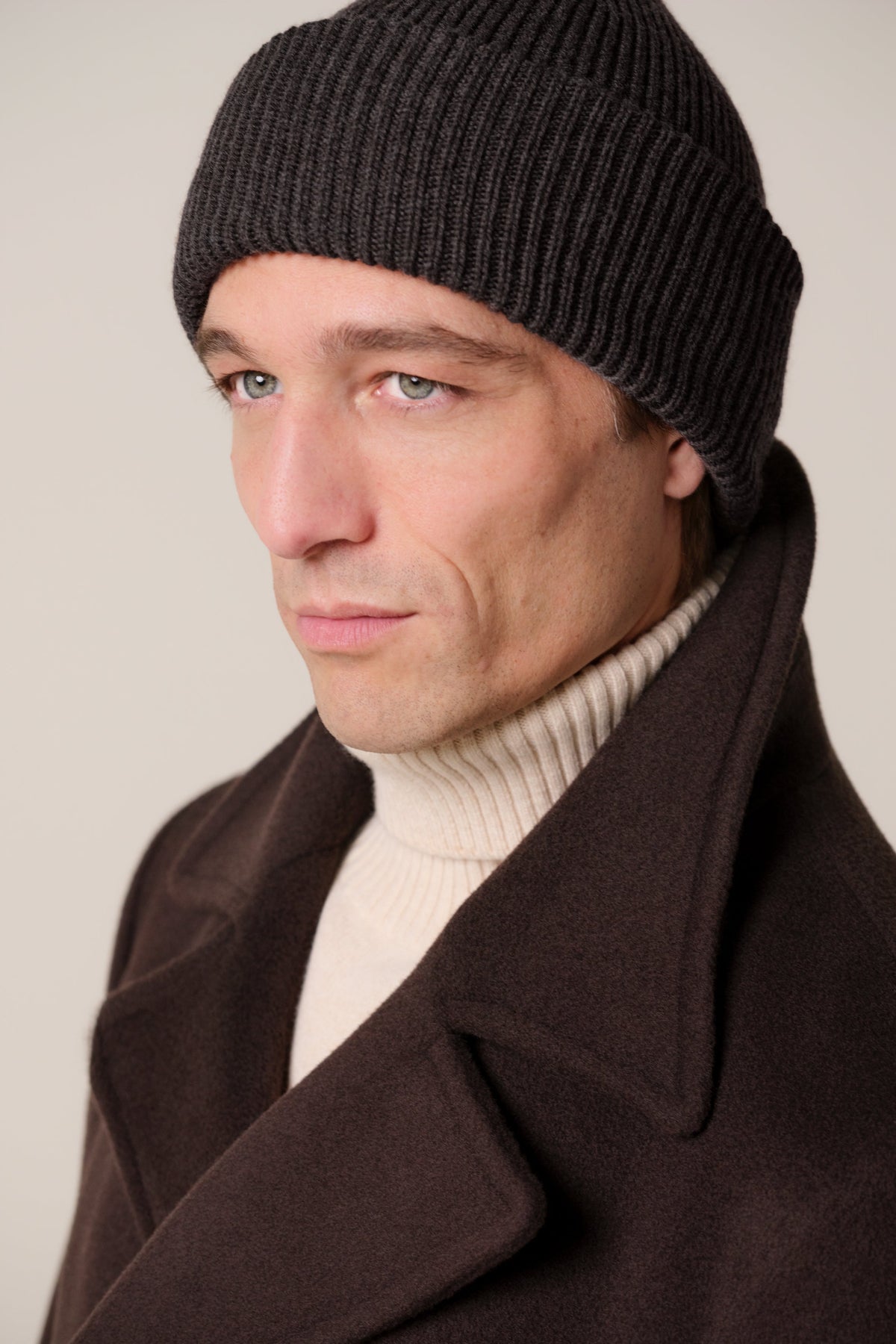 Donkerbruine wol knitted beanie
