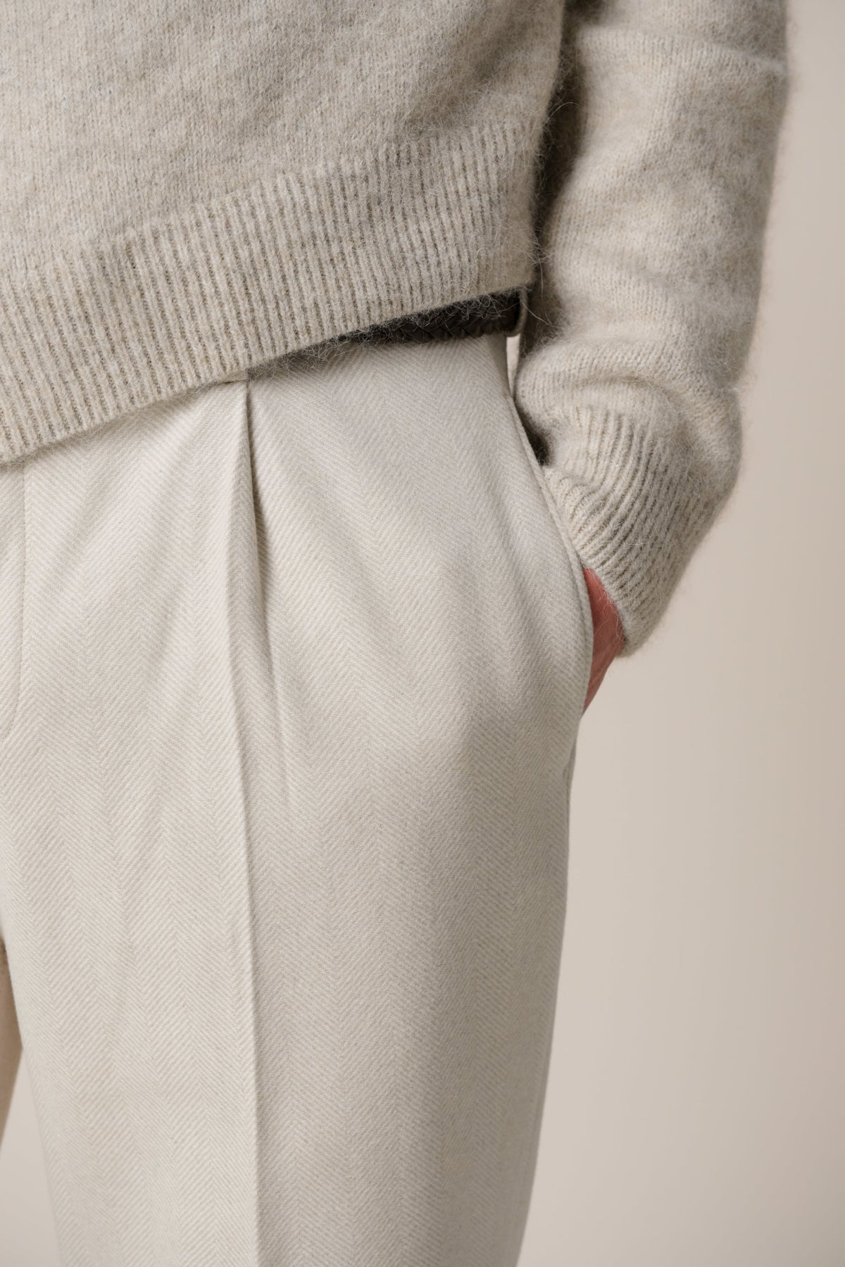 Beige visgraat wollen broek