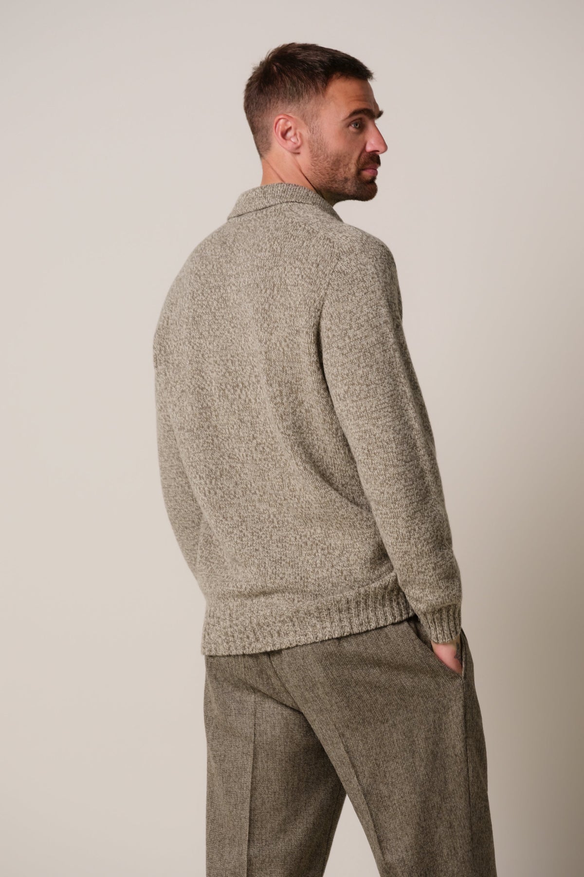 Bruine wollen cashmere open kraag polo