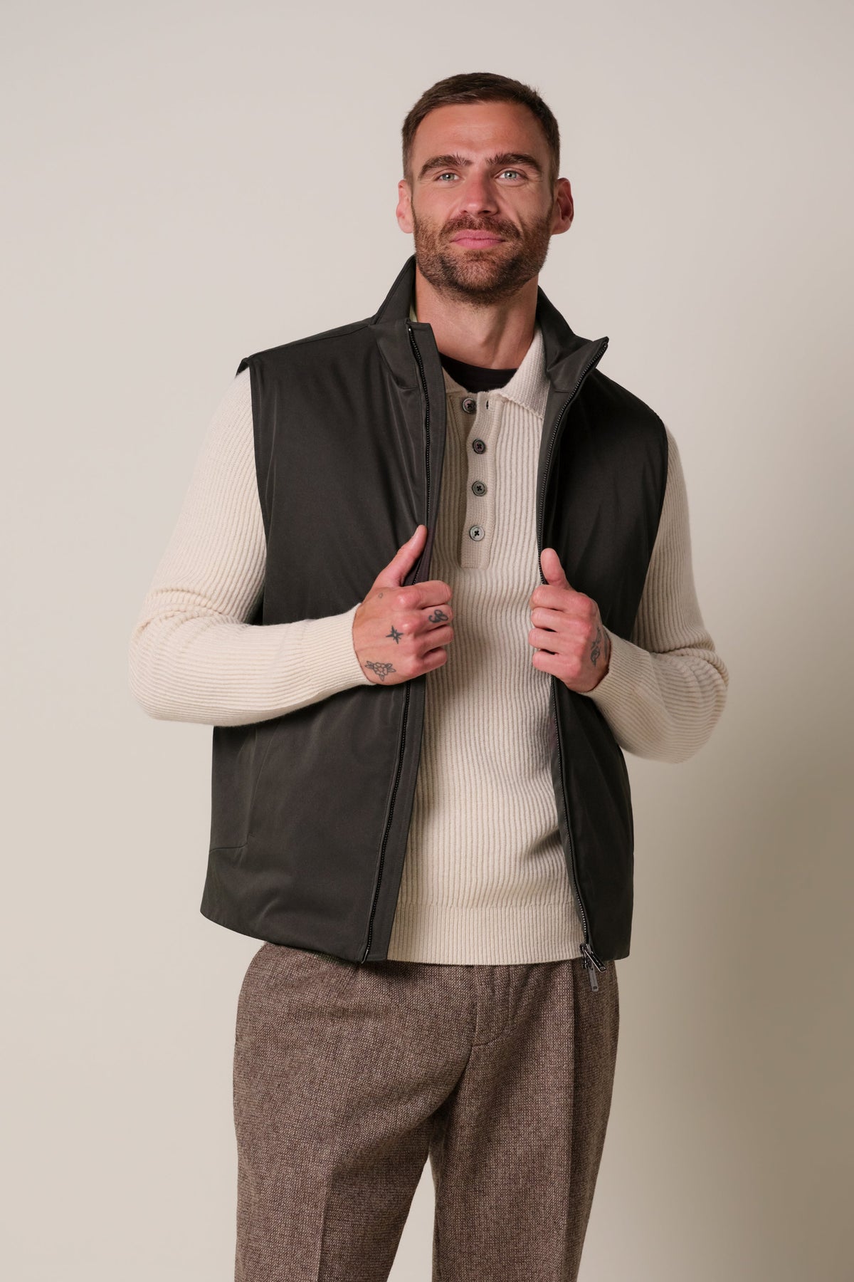 Donkerbruine magnet bodywarmer