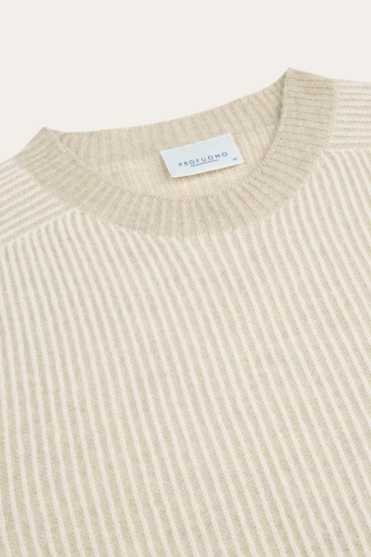 Raw white wollen cashmere crewneck