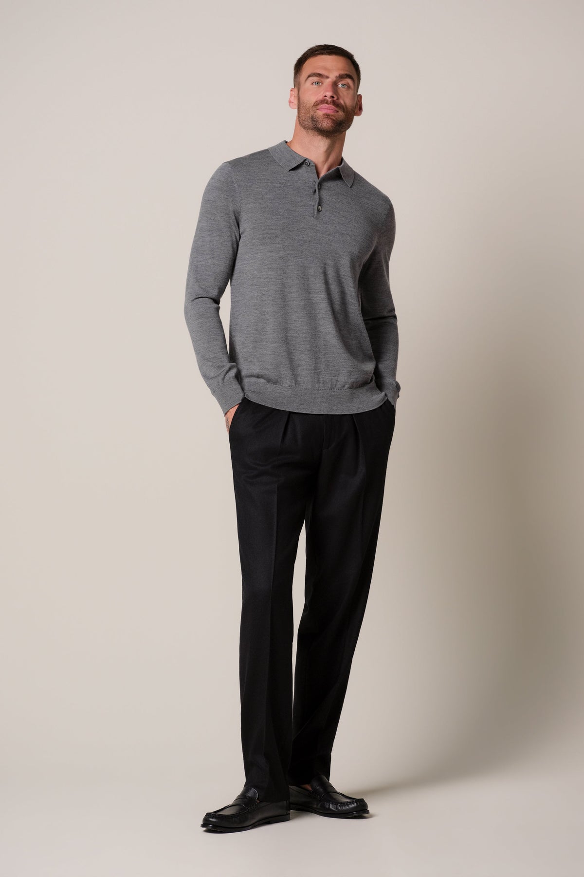 Donkergrijze merino polo