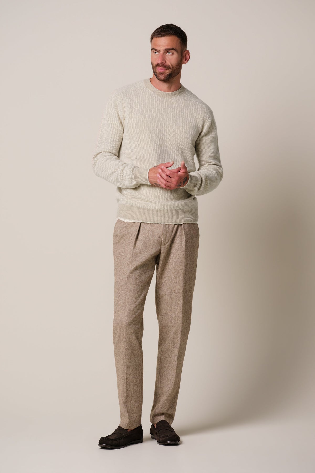 Raw white wollen cashmere crewneck