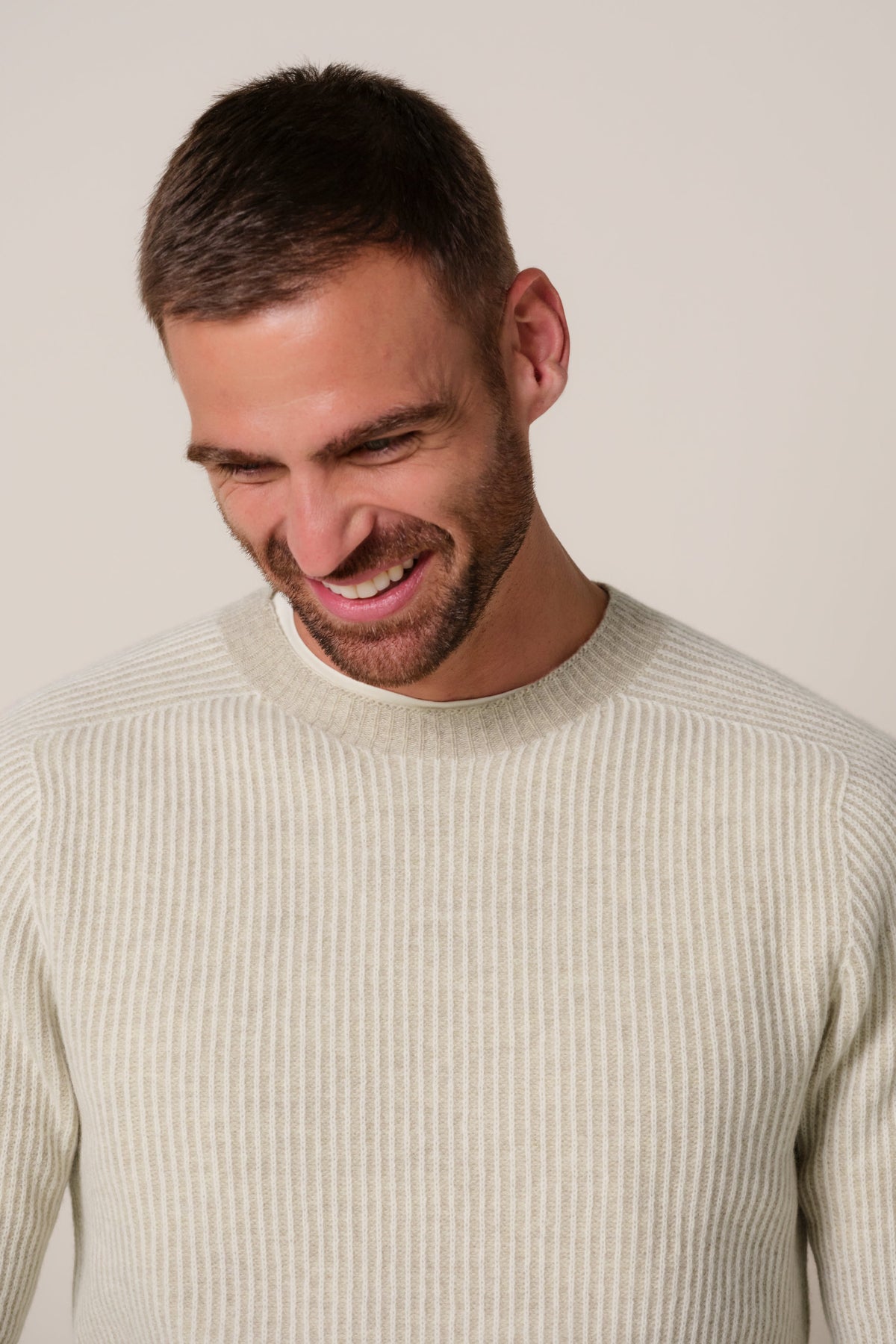 Raw white wollen cashmere crewneck