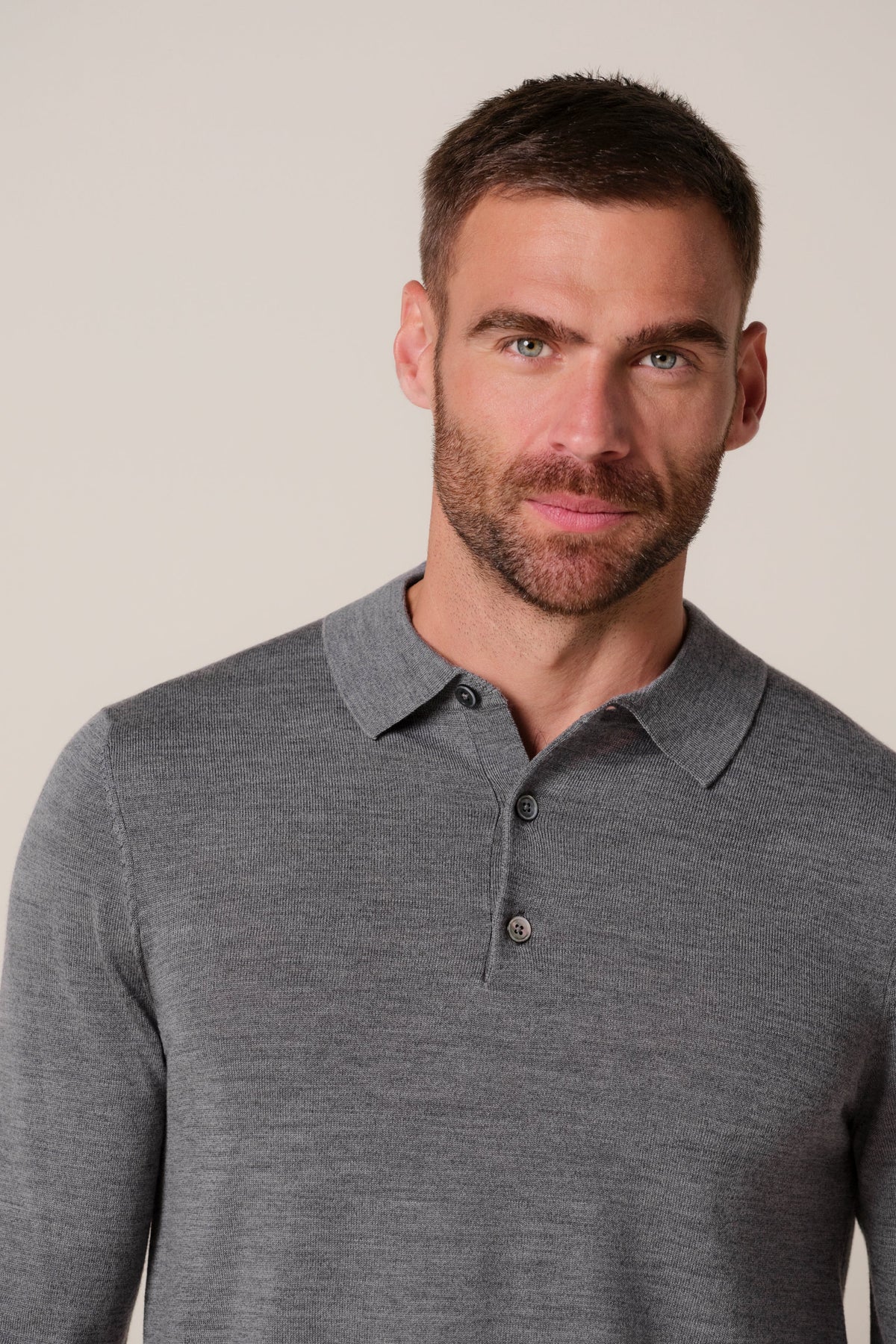 Donkergrijze merino polo