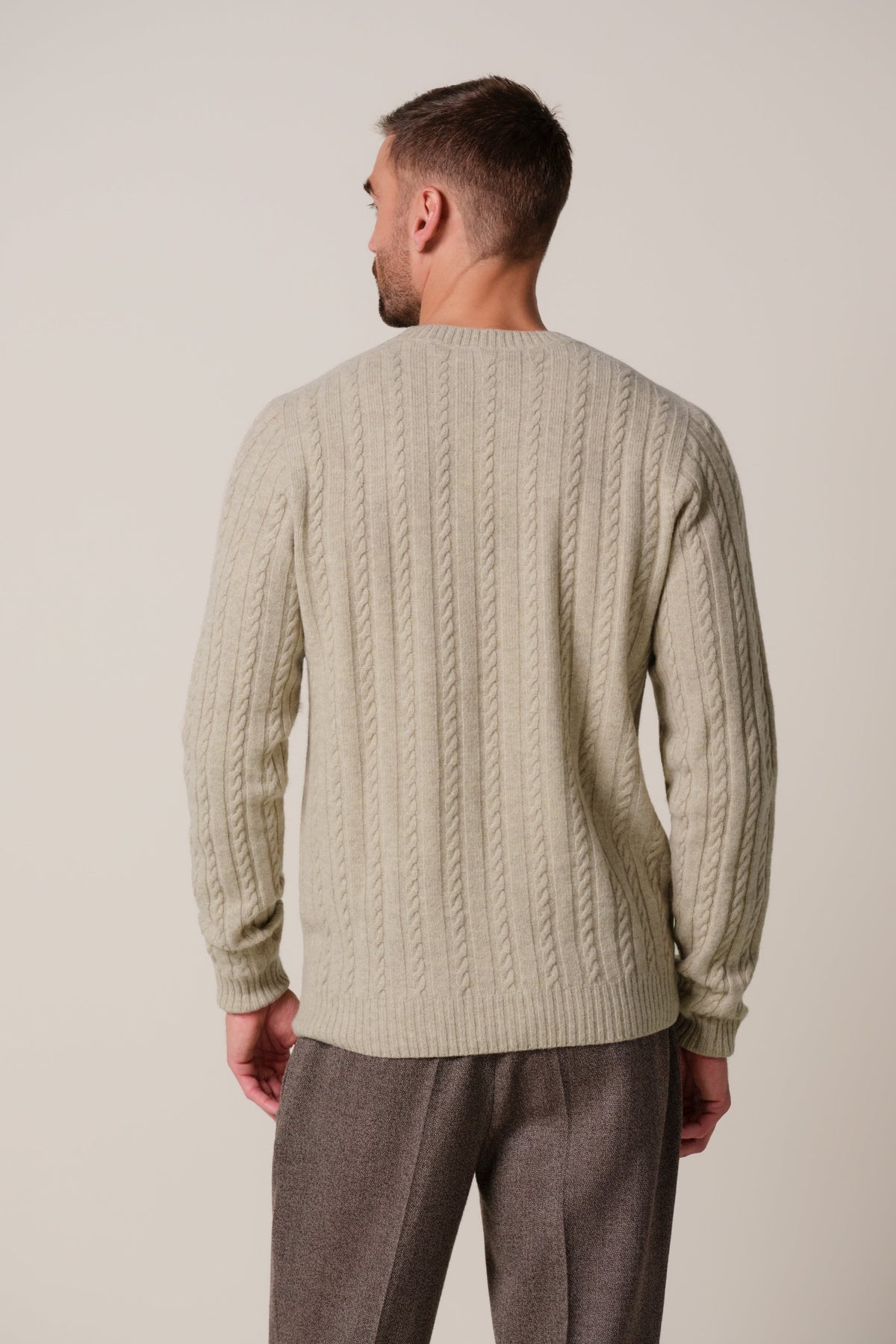 Beige wollen cashmere kabel crewneck