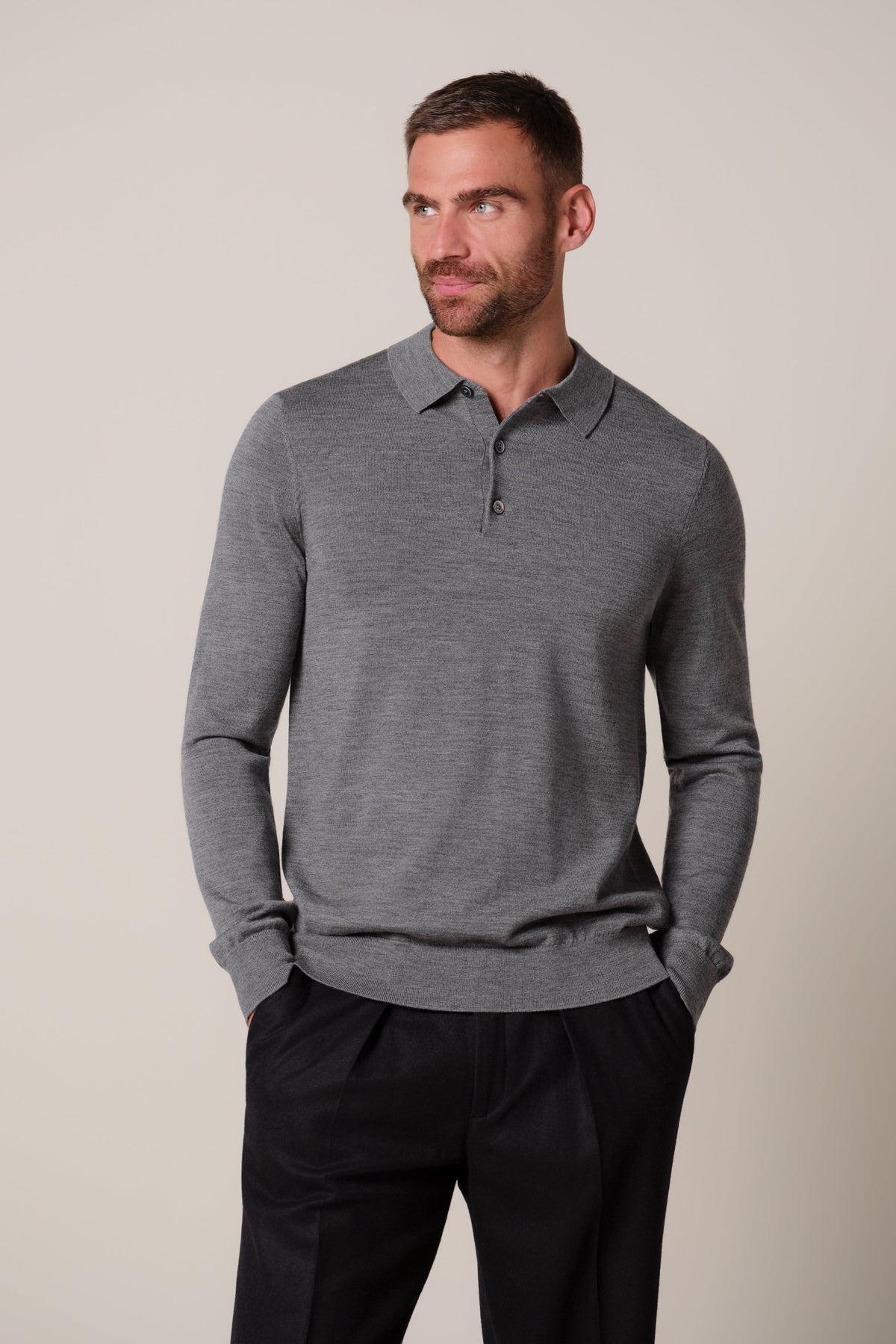 Donkergrijze merino polo
