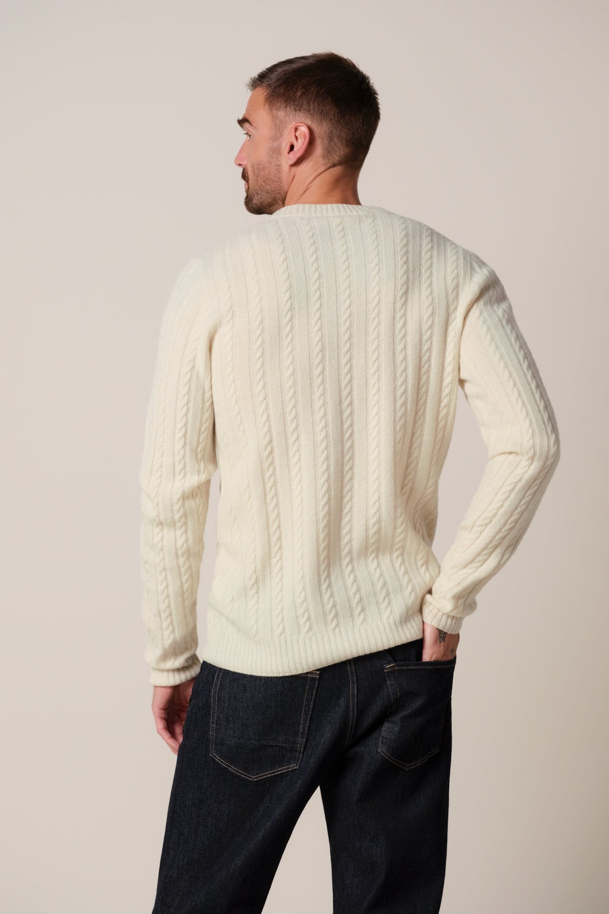 Raw white wollen cashmere kabel crewneck