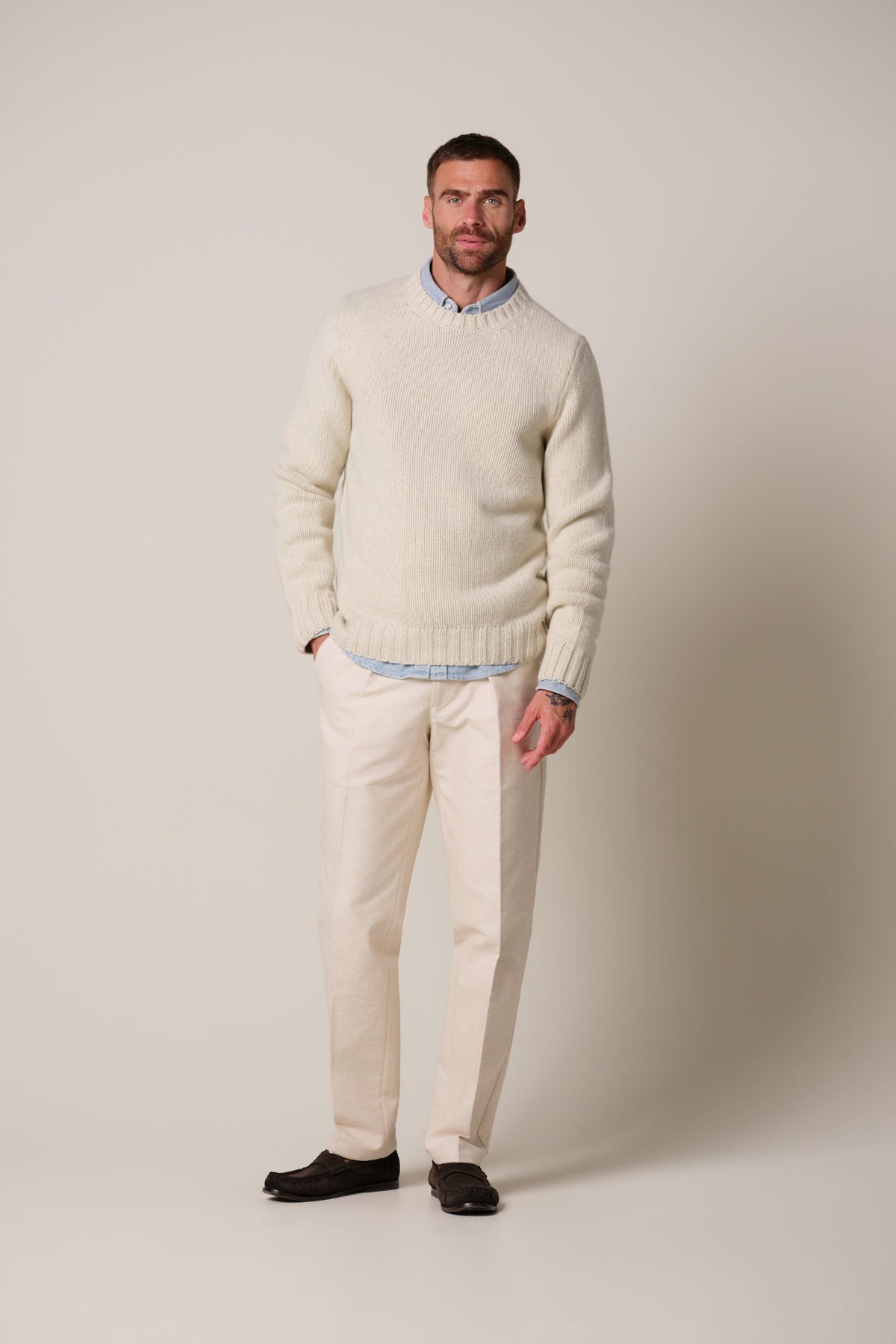 Raw white wollen crewneck