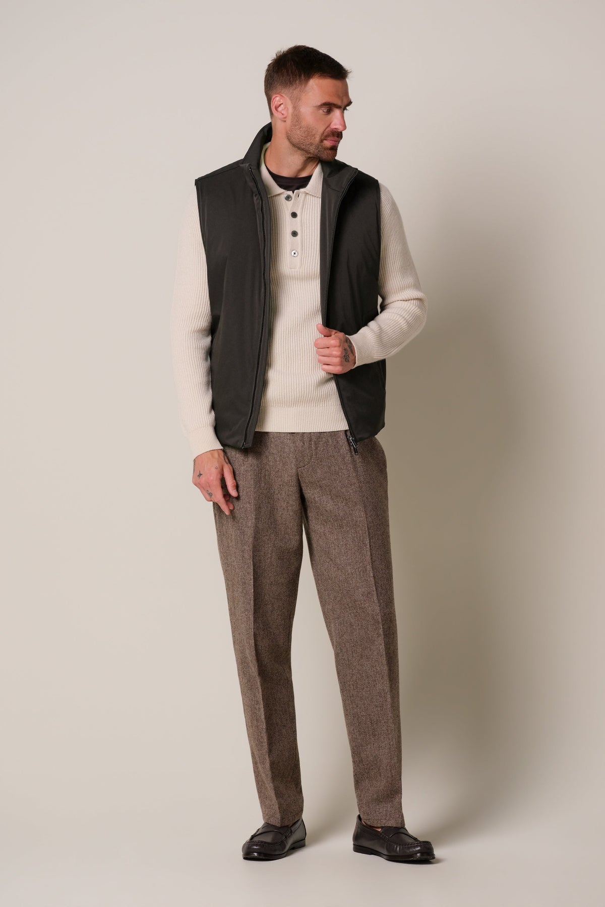 Donkerbruine magnet bodywarmer