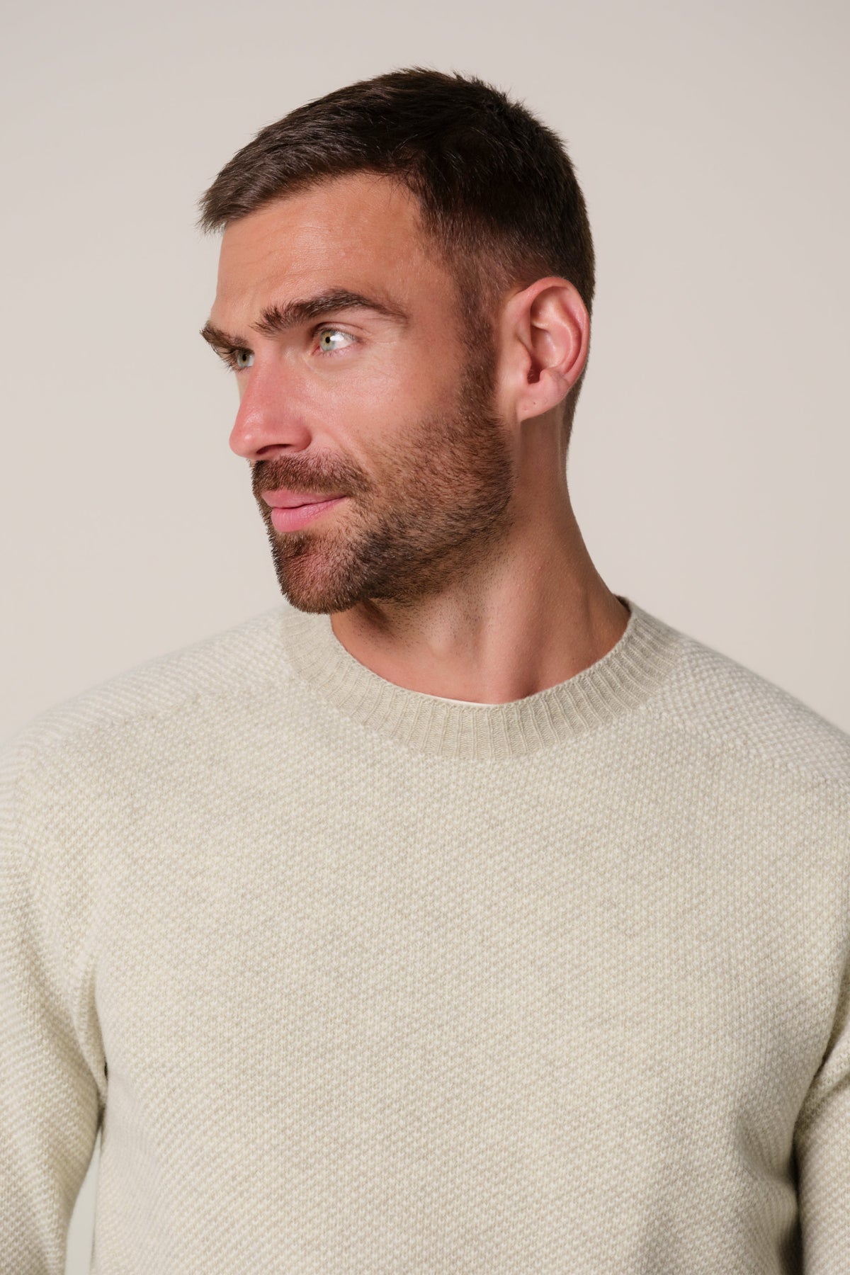 Raw white wollen cashmere crewneck