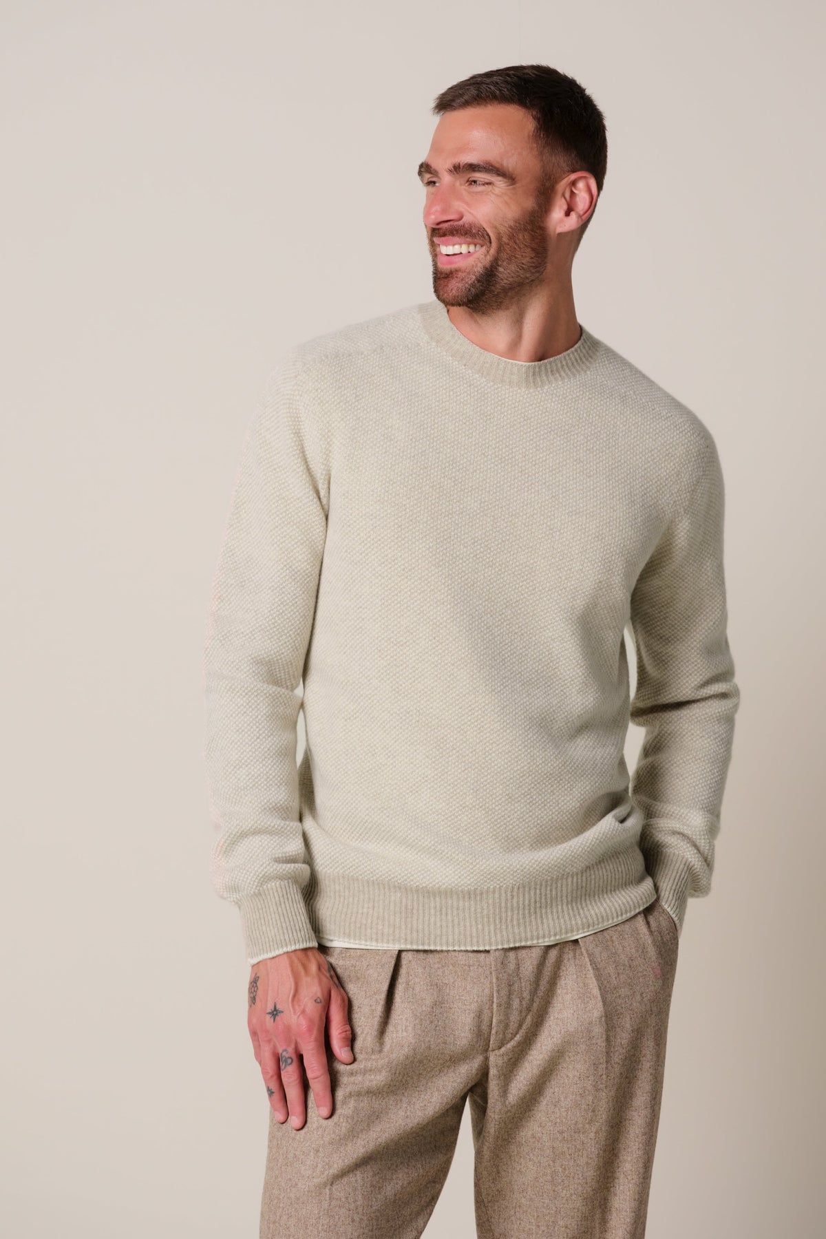 Raw white wollen cashmere crewneck