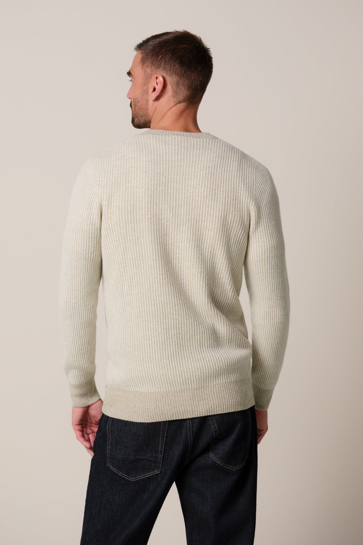 Raw white wollen cashmere crewneck